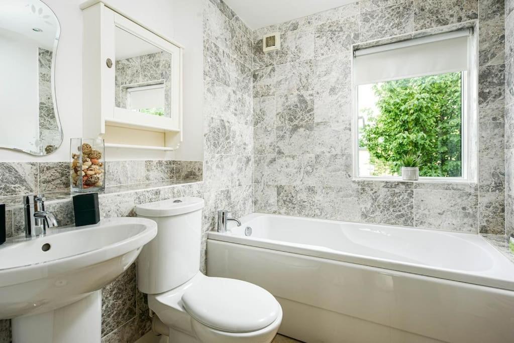 Roseberry Cottage - Lower Mill Estate Somerford Keynes ภายนอก รูปภาพ